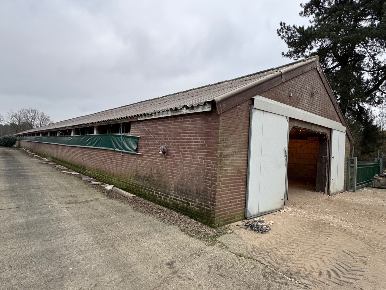 Sloop 2 kippenstallen Eindhovenseweg Weert